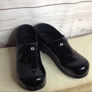 Dansko Clogs size 42 Narrow